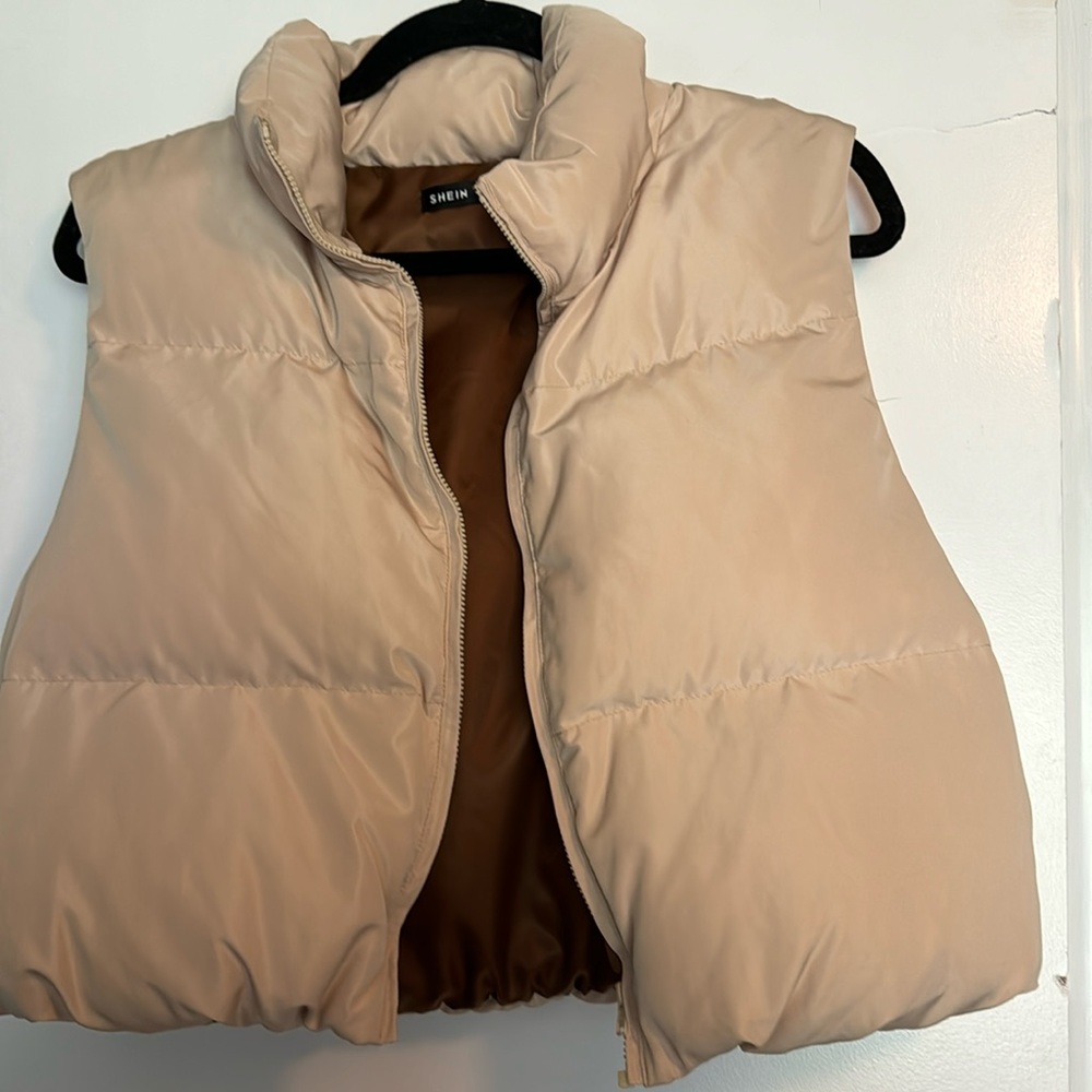 Cropped taupe puffer vest